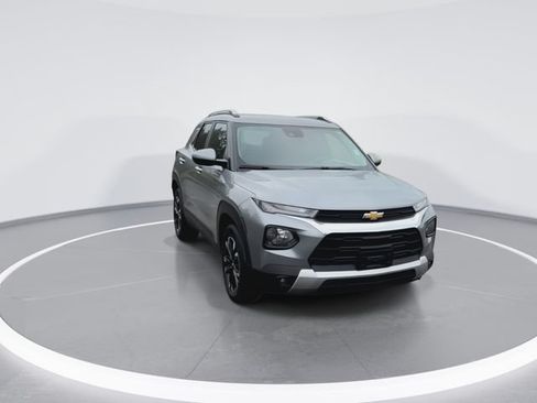 Used 2023 Chevrolet TrailBlazer LT w/ Convenience Package FWD image 3