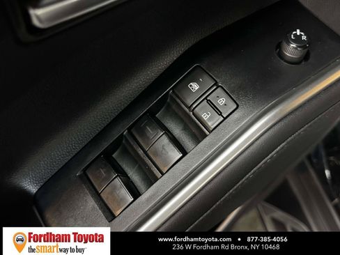 Used 2023 Toyota Highlander XLE AWD/4WD image 16