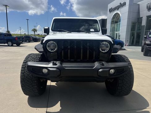 Used 2022 Jeep Gladiator Sport AWD/4WD image 2