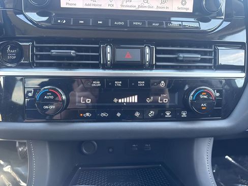 Used 2025 Nissan Pathfinder SL image 22