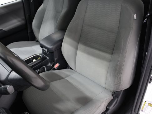 Used 2017 Toyota Tacoma SR RWD image 14