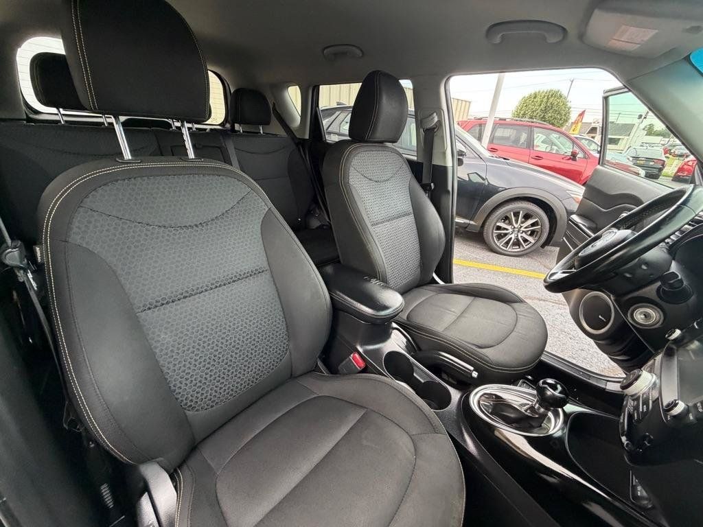 Used 2016 Kia Soul + w/ Audio Package FWD image 21