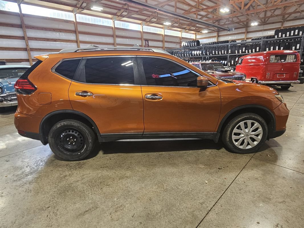 Used 2017 Nissan Rogue S w/ S Appearance Package AWD/4WD image 9