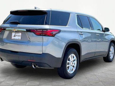 Used 2023 Chevrolet Traverse LS FWD image 5
