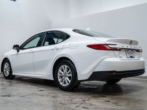 Used 2025 Toyota Camry LE image 4
