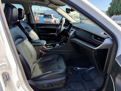 Used 2023 Jeep Grand Cherokee L Limited w/ Black Appearance Package image 20