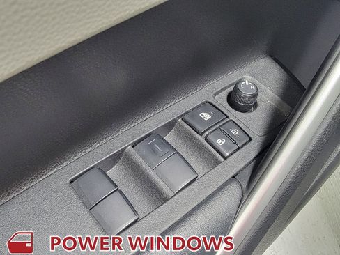 Certified 2022 Toyota Corolla Cross LE image 26