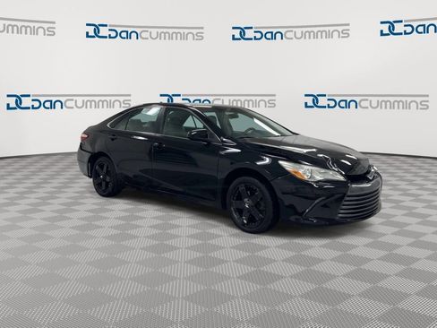 Used 2016 Toyota Camry LE image 2