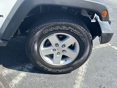 Used 2018 Jeep Wrangler Unlimited Sport S AWD/4WD image 15