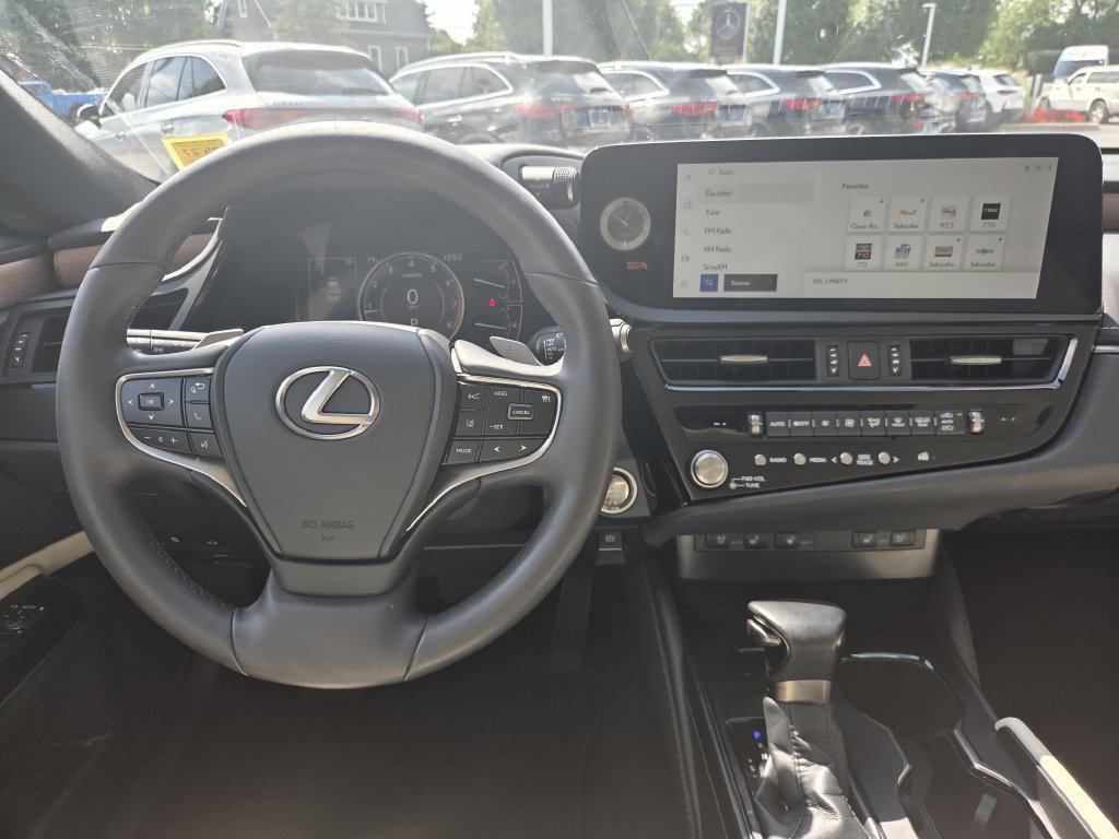 Used 2023 Lexus ES 350 w/ Premium Package FWD image 17