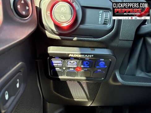 Used 2023 Jeep Gladiator Sport AWD/4WD image 19