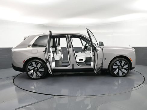 New 2026 Rolls-Royce Cullinan AWD/4WD image 40