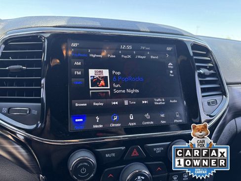 Used 2019 Jeep Grand Cherokee Laredo AWD/4WD image 23