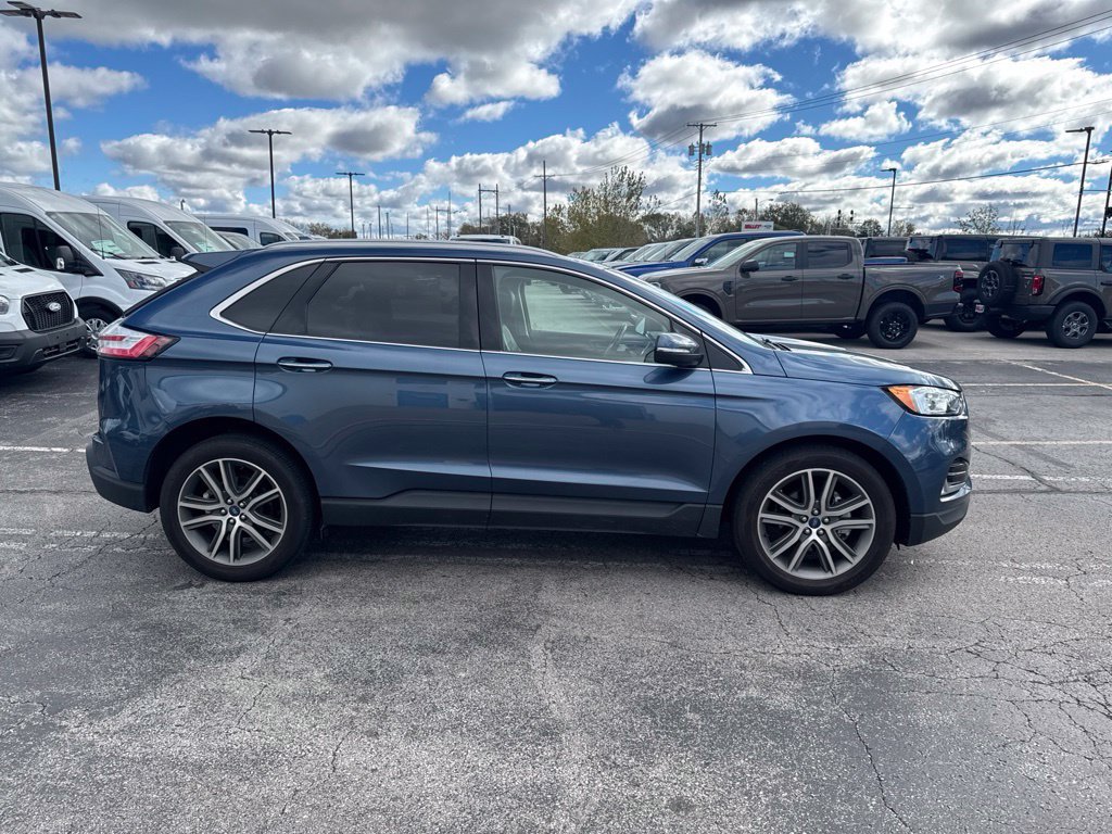 Certified 2019 Ford Edge Titanium FWD image 2