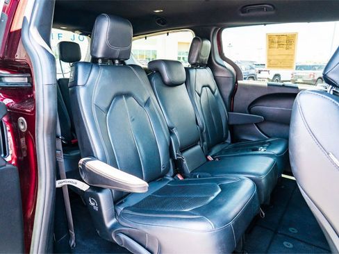 Used 2019 Chrysler Pacifica Touring-L FWD image 30