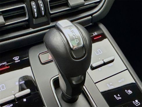 Used 2025 Porsche Macan image 22