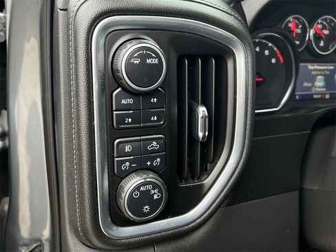 Used 2021 Chevrolet Silverado 1500 LT Trail Boss w/ Convenience Package II image 11