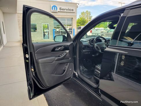 Used 2022 Chevrolet Traverse RS FWD image 23