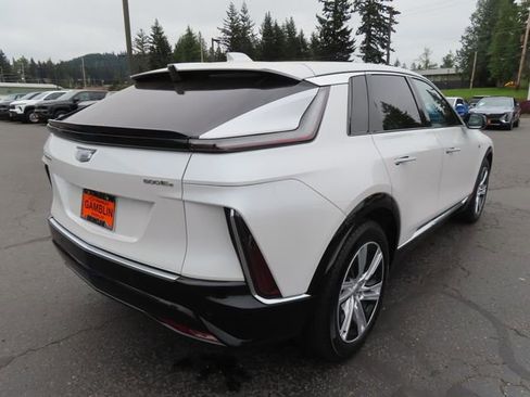 Used 2024 Cadillac Lyriq Tech AWD/4WD image 8