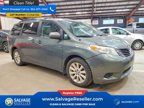 Used 2014 Toyota Sienna LE AWD/4WD image 5