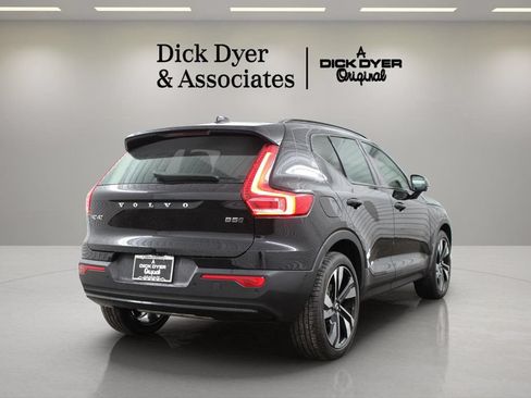 New 2026 Volvo XC40 B5 Plus w/ Climate Package AWD/4WD image 11
