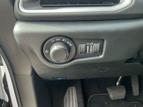 New 2025 Chrysler Voyager LX image 19