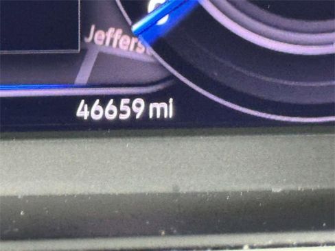 Used 2021 Volkswagen Tiguan SEL image 2