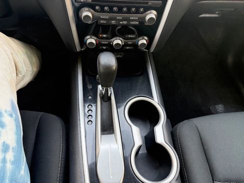 Used 2020 Nissan Pathfinder SV image 17