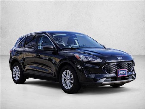 Used 2022 Ford Escape SE image 3