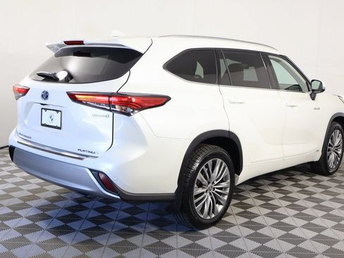 Used 2020 Toyota Highlander Platinum AWD/4WD image 4