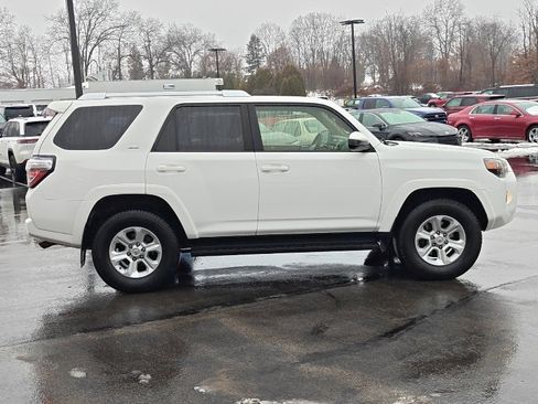 Used 2016 Toyota 4Runner SR5 image 4