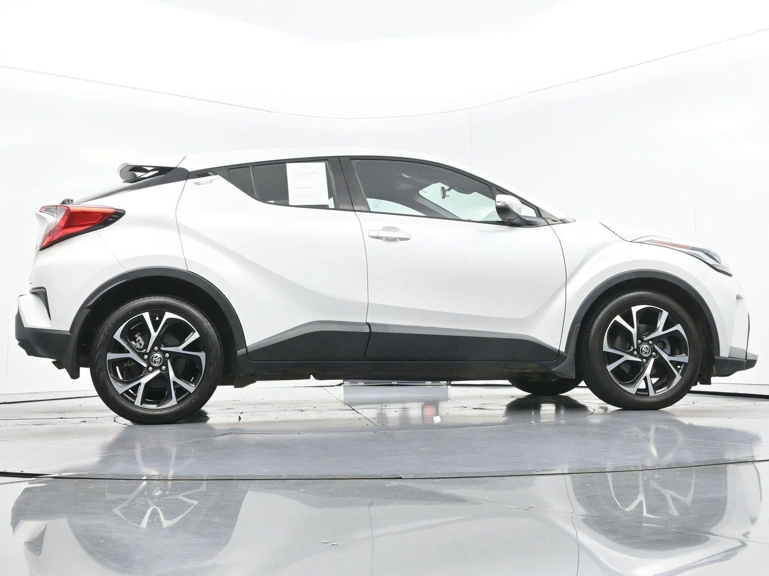 Used 2022 Toyota C-HR XLE FWD image 47