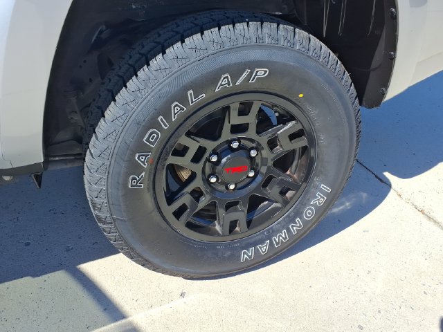 Used 2017 Toyota 4Runner TRD Off-Road Premium AWD/4WD image 27