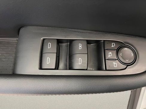 Used 2025 Buick Enclave Preferred image 18