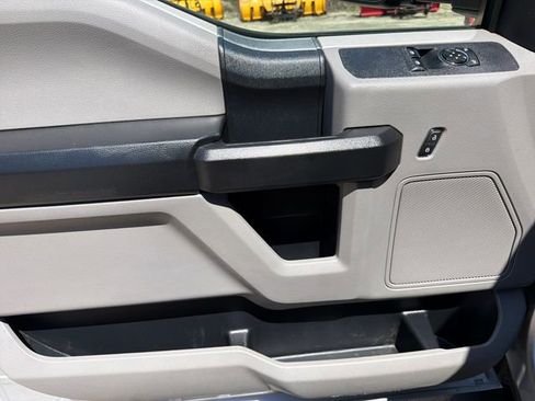 Used 2019 Ford F550 4x4 Regular Cab Super Duty image 12