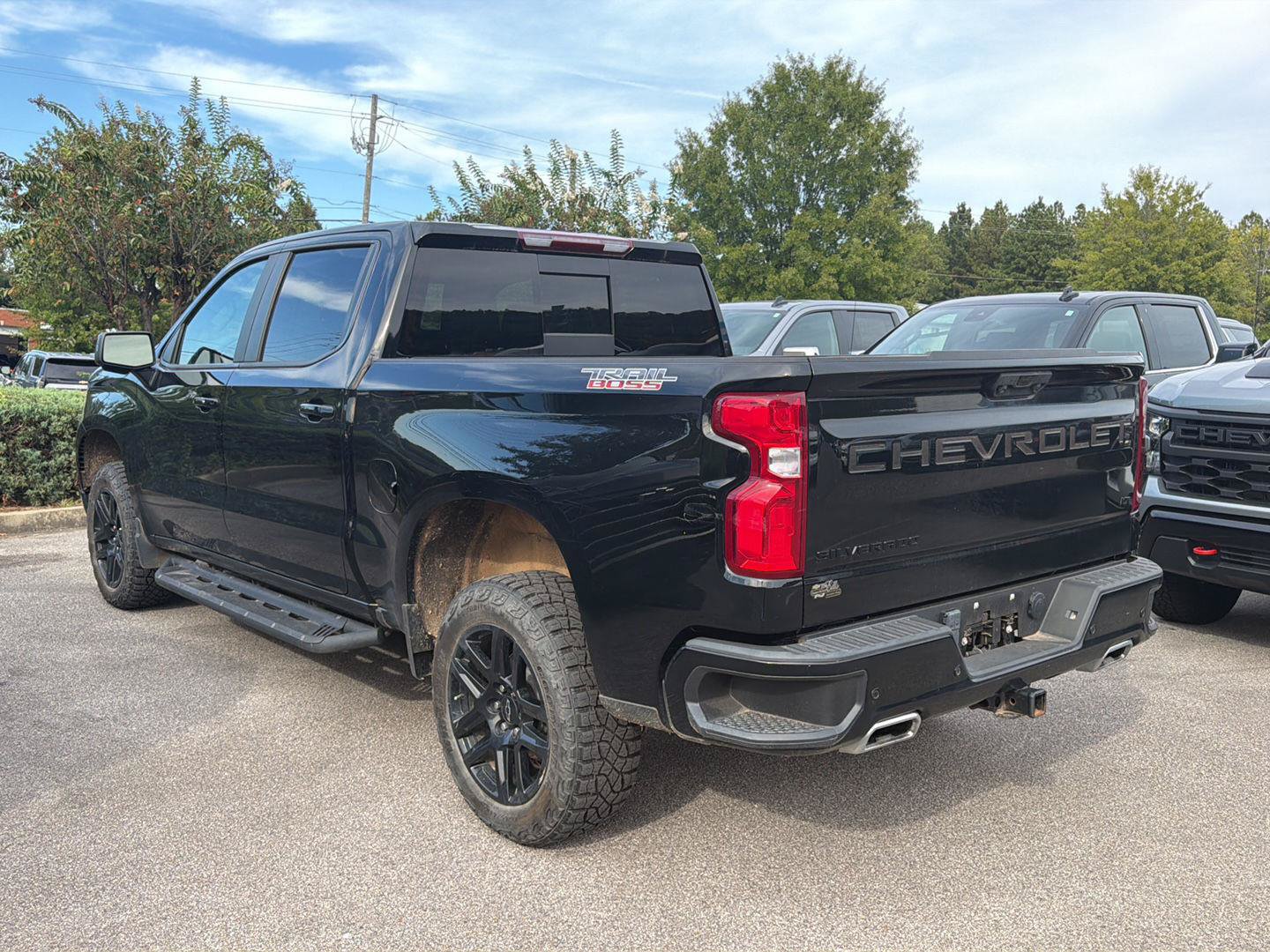 Used 2023 Chevrolet Silverado 1500 LT Trail Boss w/ LT Trail Boss Premium Package AWD/4WD image 2