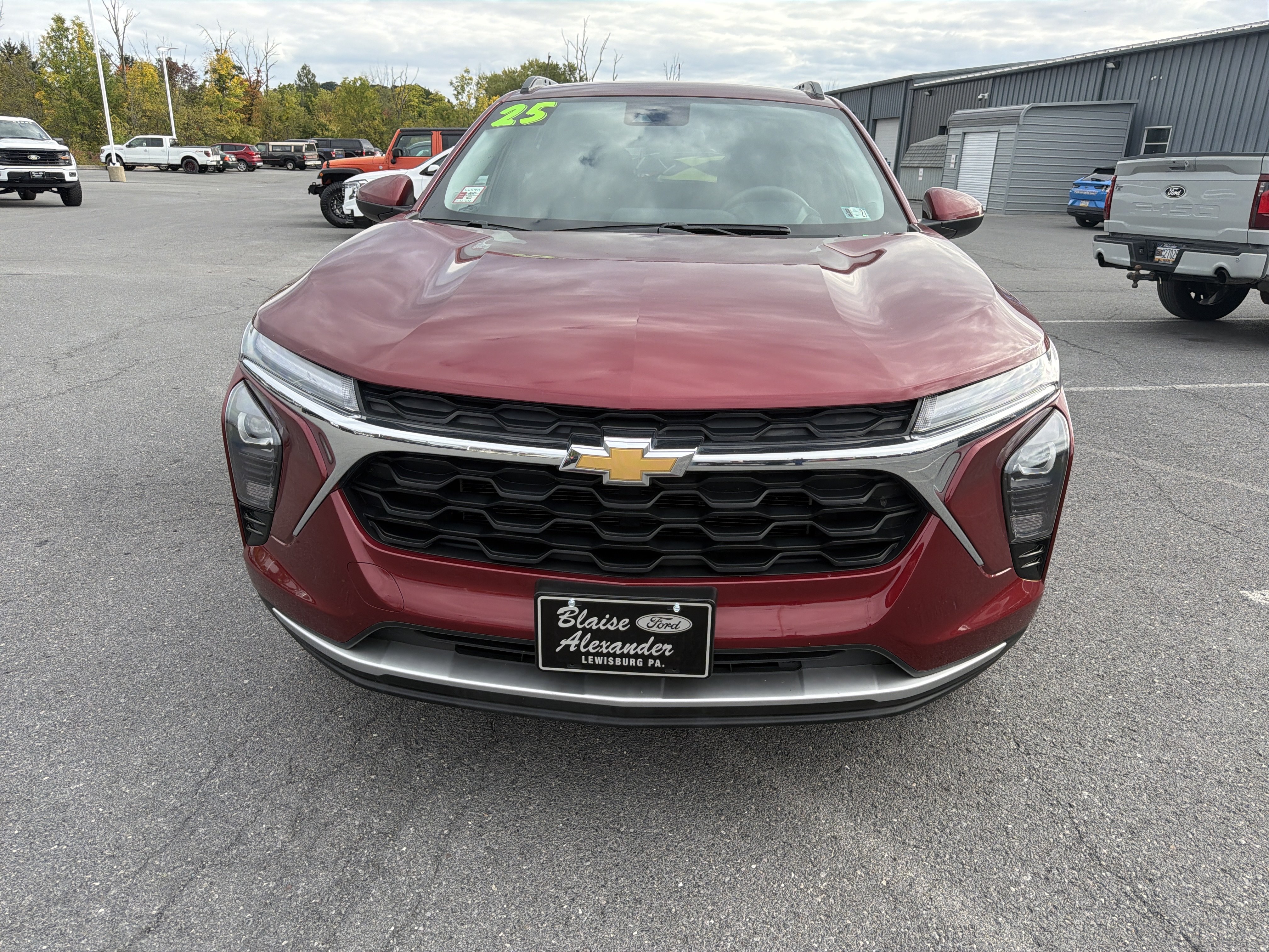 Used 2025 Chevrolet Trax LT FWD image 9