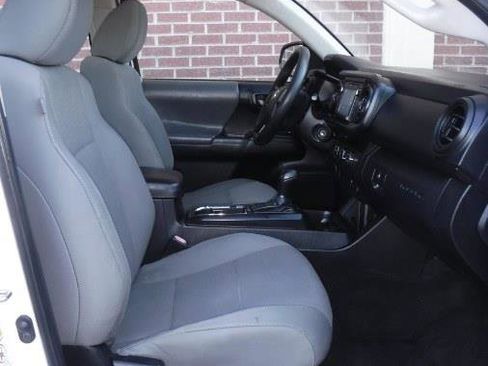Used 2016 Toyota Tacoma SR image 6