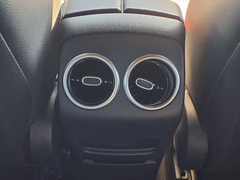 Used 2021 Mercedes-Benz GLB 250 GLB 250 image 11