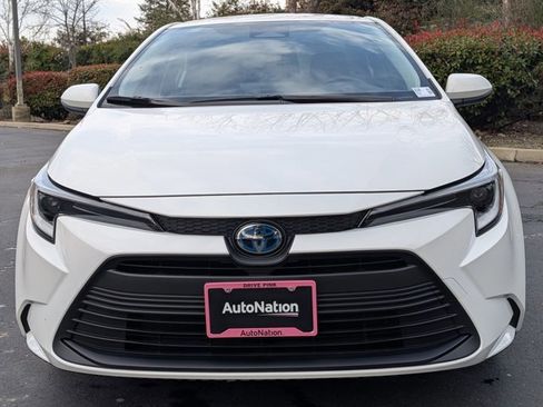 Used 2024 Toyota Corolla LE w/ LE Convenience Package image 2