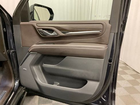 Used 2024 GMC Yukon XL Denali w/ Denali Reserve Package AWD/4WD image 28