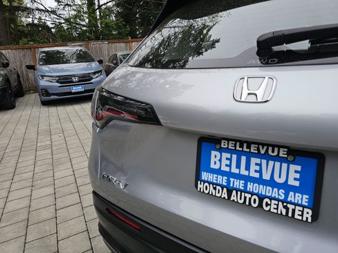 Used 2023 Honda HR-V LX image 13