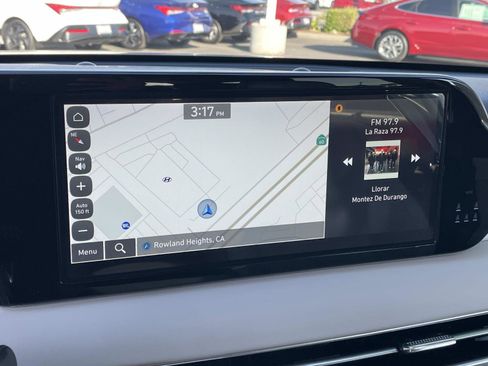 Used 2023 Hyundai Palisade Calligraphy image 12