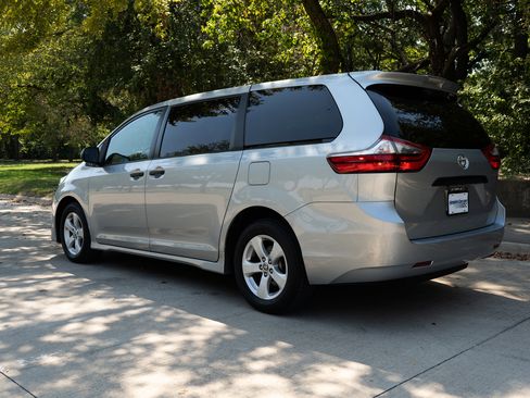 Used 2020 Toyota Sienna L image 7