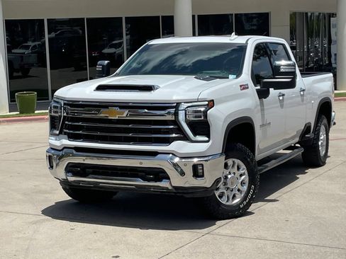 Used 2025 Chevrolet Silverado 2500 LTZ w/ LTZ Premium Package AWD/4WD image 10