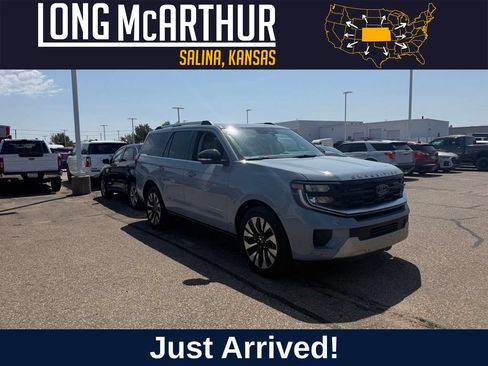 Used 2025 Ford Expedition Platinum w/ Driver's Package AWD/4WD image 1