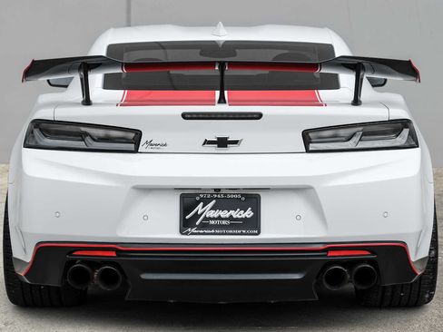 Used 2018 Chevrolet Camaro ZL1 RWD image 9