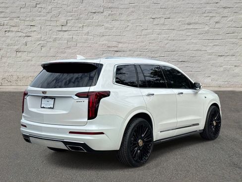 Used 2025 Cadillac XT6 Luxury FWD image 5