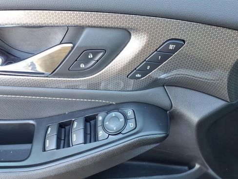 Certified 2023 Chevrolet Traverse Premier image 23