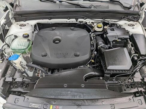 Used 2021 Volvo XC40 T5 R-Design w/ Climate Package image 24